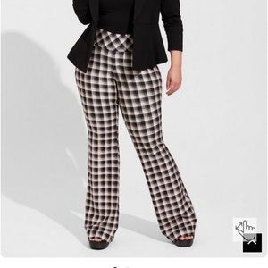 Torrd Pocket Pixie Flare Studio Luxe Ponte High-Rise Pants Plus 4 NWT